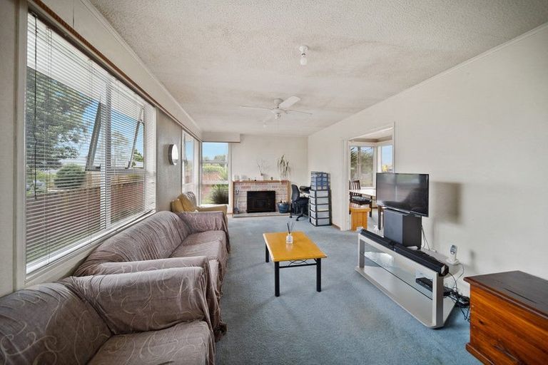 Photo of property in 9 Sutton Avenue, Mangere East, Auckland, 2024