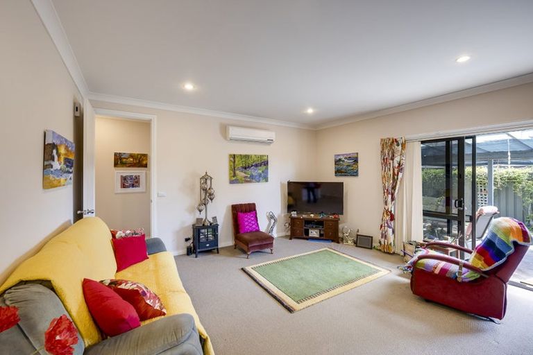 Photo of property in 18 Portland Place, Poraiti, Napier, 4112