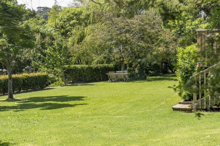 Photo of property in 233 Muriwai Valley Road, Muriwai, Waimauku, 0881