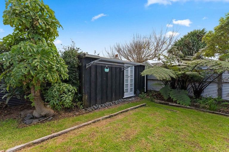 Photo of property in 94 Hine Street, New Plymouth, 4310
