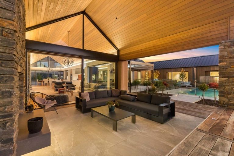 Photo of property in 14 Deans Drive, Wanaka, 9305