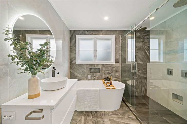 Photo of property in 15 Waione Avenue, Te Atatu Peninsula, Auckland, 0610