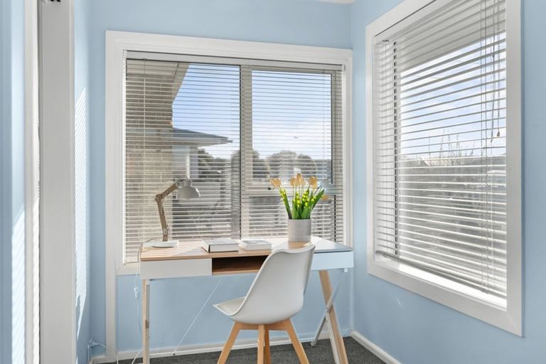 Photo of property in 63 Denise Crescent, Hornby, Christchurch, 8042