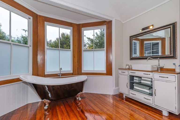 Photo of property in 73 Wakefield Road, Levin, 5571