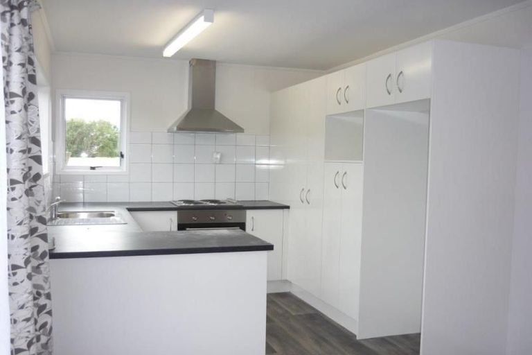 Photo of property in 4 Aden Place, Clendon Park, Auckland, 2103