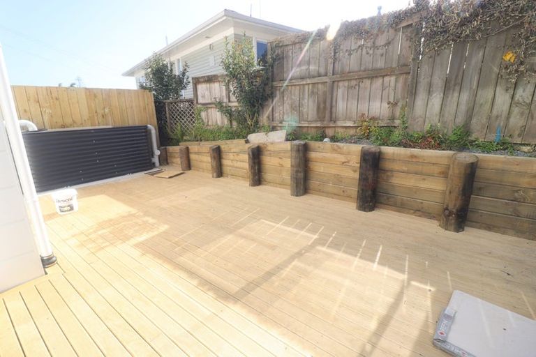 Photo of property in 1 Ngatoa Place, Glenfield, Auckland, 0629