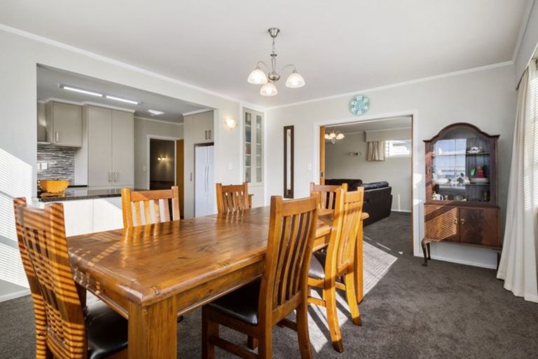 Photo of property in 6 Nuffield Street, Tawa, Wellington, 5028