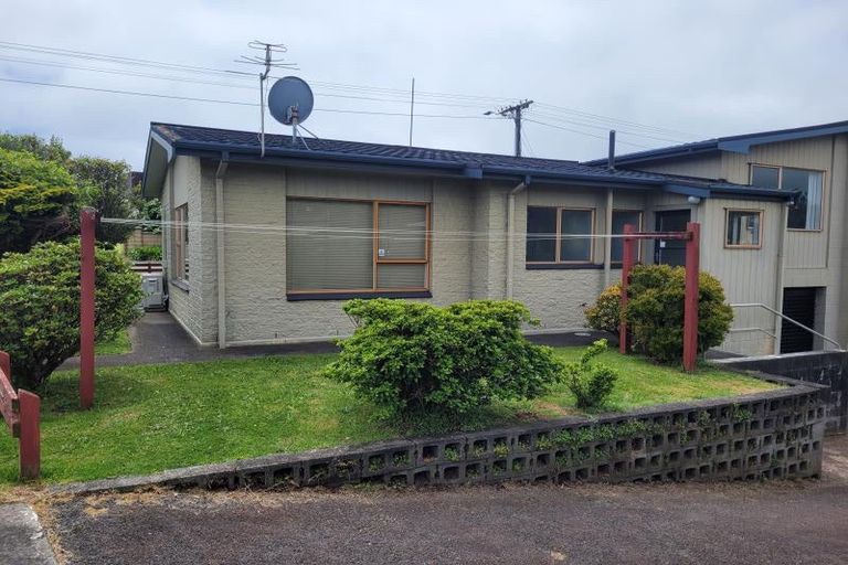 Photo of property in 39 Birdwood Avenue, Moturoa, New Plymouth, 4310