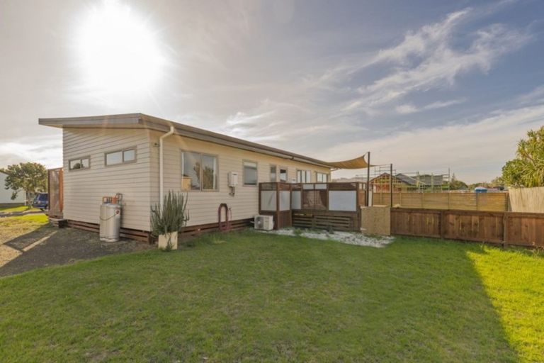 Photo of property in 1 Rena Place, Whitianga, 3510