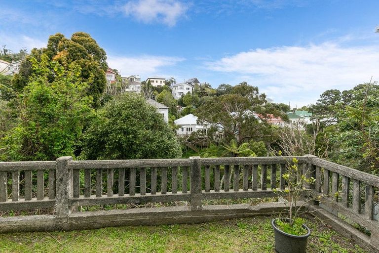 Photo of property in 5 Hadfield Terrace, Kelburn, Wellington, 6012