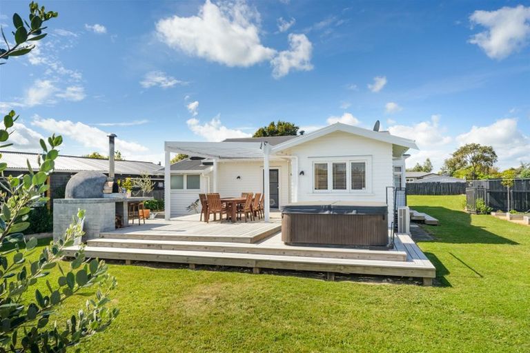 Photo of property in 2 Alma Place, Milson, Palmerston North, 4414