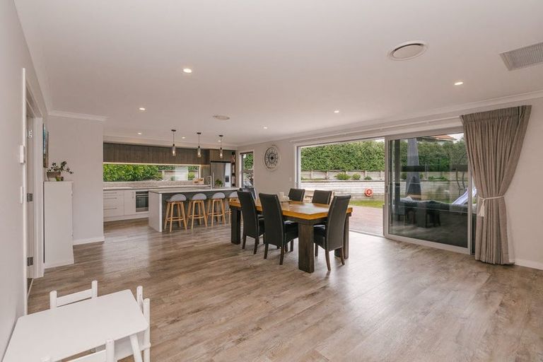 Photo of property in 1 Waimarama Court, Roslyn, Palmerston North, 4414