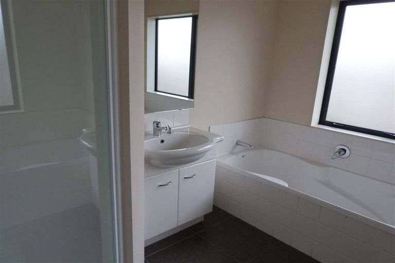 Photo of property in 75 Barbados Way, One Tree Point, 0118