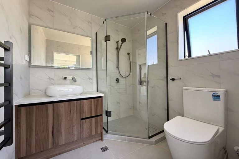 Photo of property in 28d Kereru Street, Henderson, Auckland, 0612