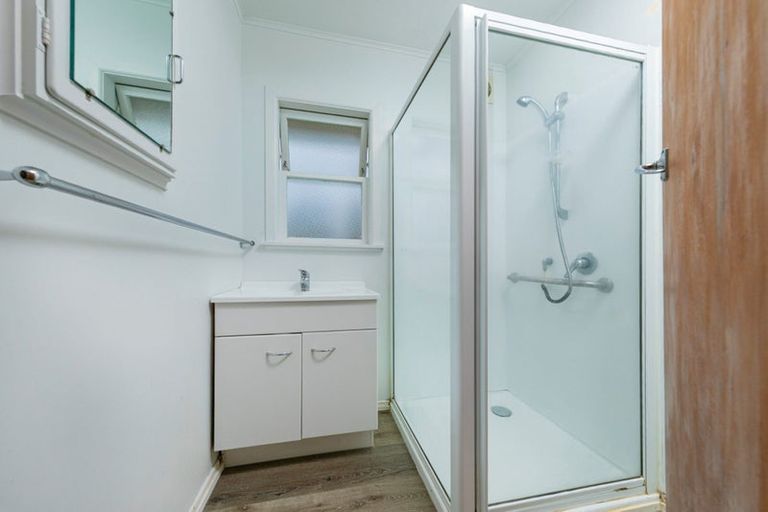 Photo of property in 12 Montmere Avenue, Te Atatu Peninsula, Auckland, 0610