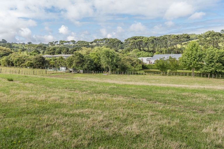 Photo of property in 233 Muriwai Valley Road, Muriwai, Waimauku, 0881