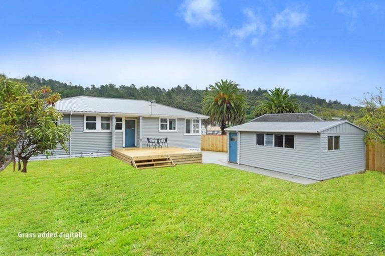 Photo of property in 2 Thomson Grove, Stokes Valley, Lower Hutt, 5019