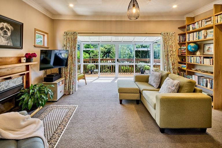 Photo of property in 35 Lincoln Avenue, Tawa, Wellington, 5028