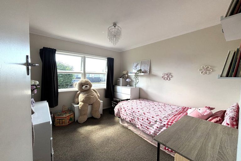 Photo of property in 2 Selwyn Street, Levin, 5510