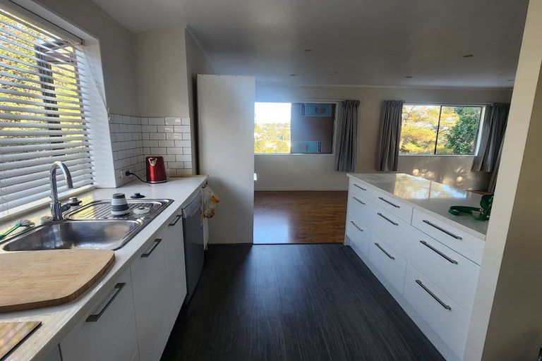 Photo of property in 30 Noeleen Street, Glenfield, Auckland, 0629