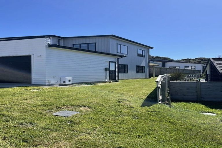 Photo of property in 21 Topsail Way, Whitby, Porirua, 5024