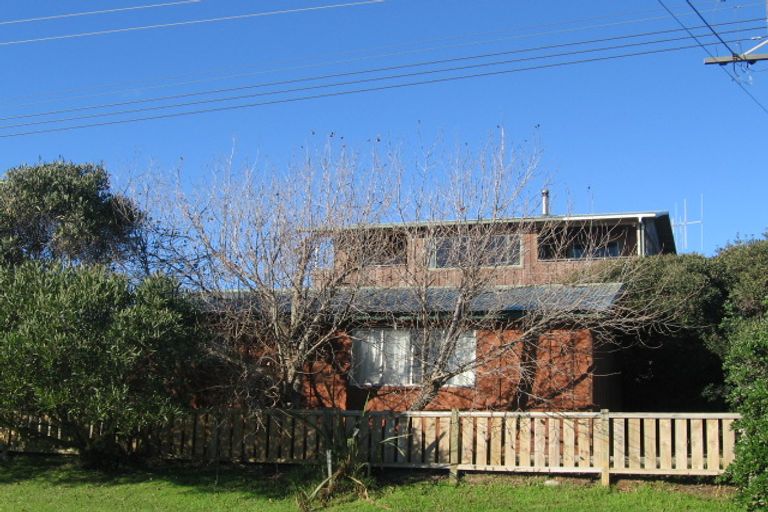 Photo of property in 12 Ngaio Street, Otaki Beach, Otaki, 5512