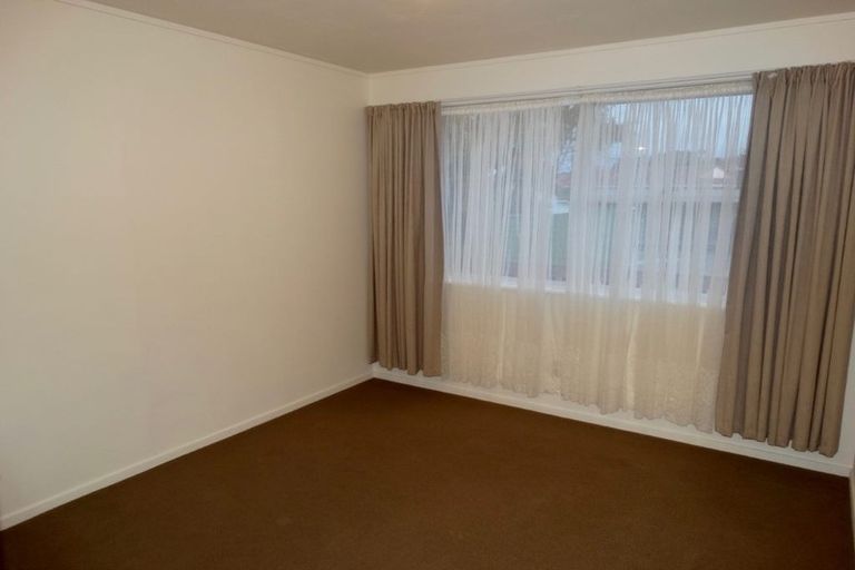 Photo of property in 28 Felgrove Street, Glendene, Auckland, 0602