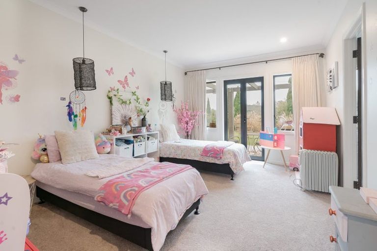 Photo of property in 18 Myra Evelyn Grove, Dairy Flat, Albany, 0792