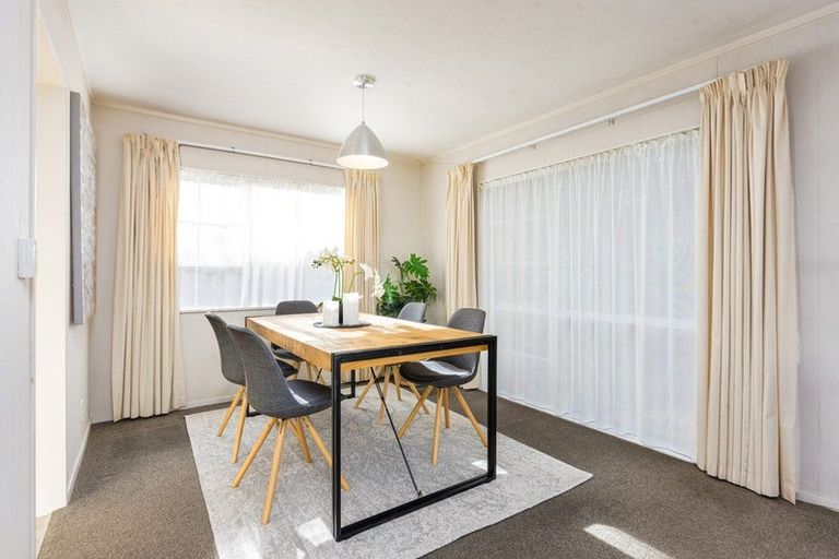 Photo of property in 2/112 Nigel Road, Browns Bay, Auckland, 0630