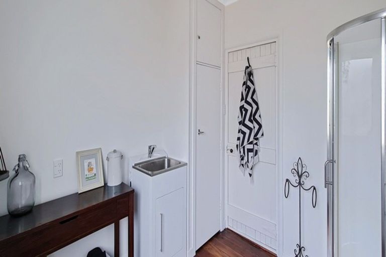 Photo of property in 23 Ross Street, Marton, 4710