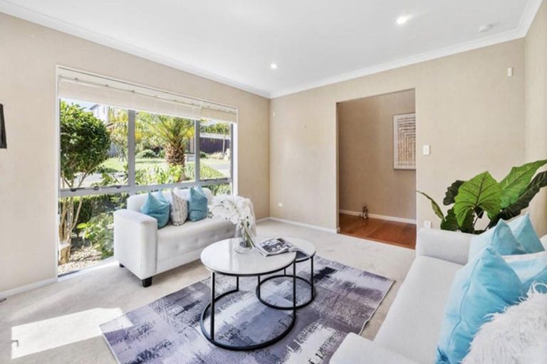 Photo of property in 18 Bur Oak Terrace, Schnapper Rock, Auckland, 0632