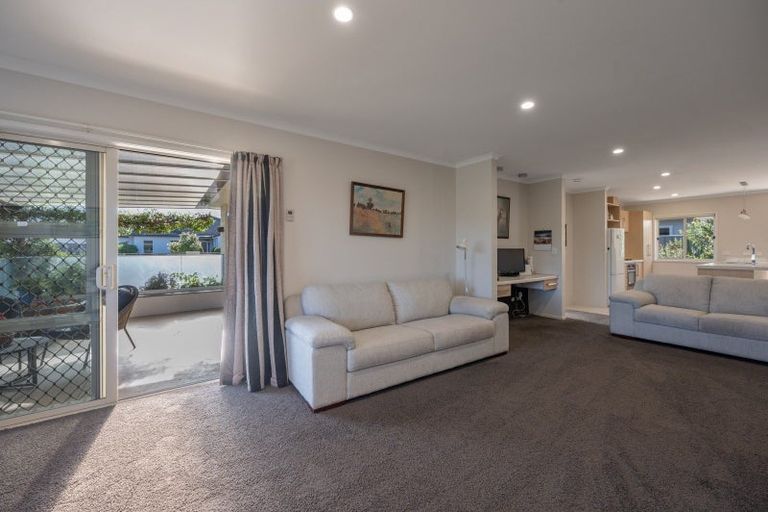 Photo of property in 66 Orotu Drive, Poraiti, Napier, 4112