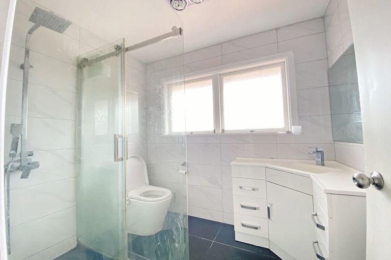 Photo of property in 63 Edgewater Drive, Pakuranga, Auckland, 2010