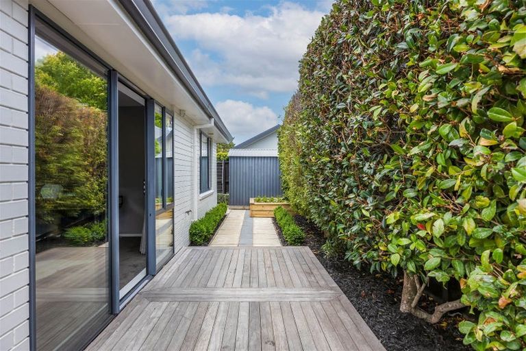 Photo of property in 2/18b Blighs Road, Strowan, Christchurch, 8052