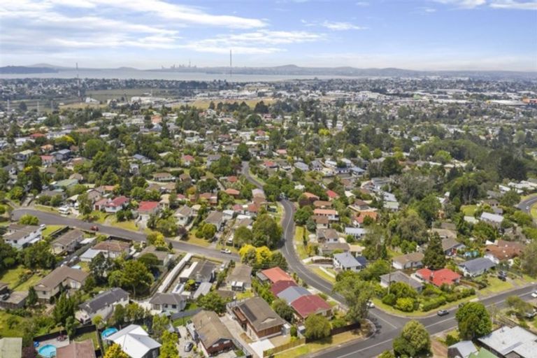 Photo of property in 1/1 Cushla Place, Massey, Auckland, 0614