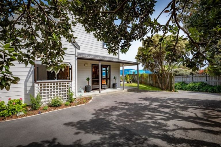 Photo of property in 13 Pine Ridge Terrace, Waikanae Beach, Waikanae, 5036