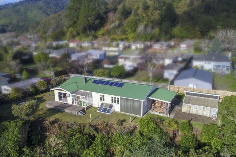 Photo of property in 57 Hine Road, Wainuiomata, Lower Hutt, 5014