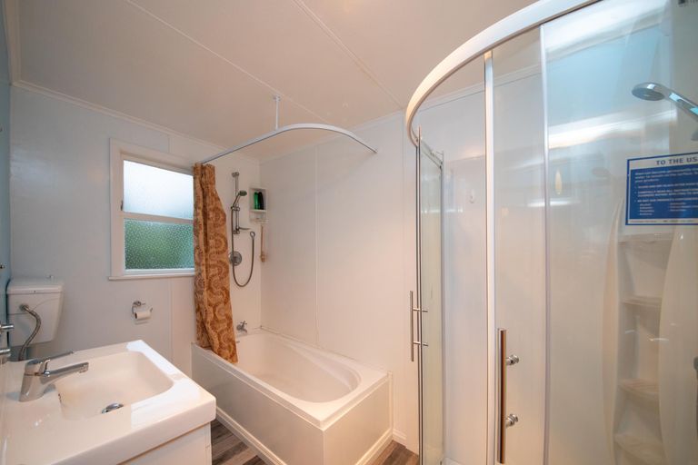 Photo of property in 8 Bradford Place, Awapuni, Palmerston North, 4412