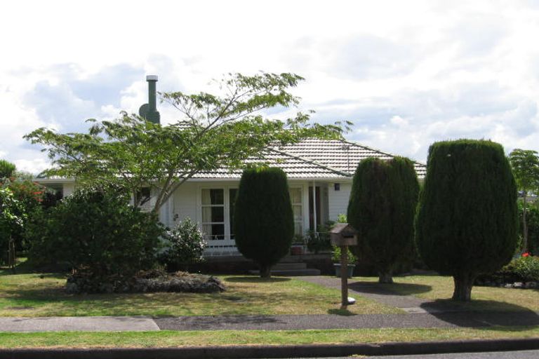 Photo of property in 1 Boler Place, New Lynn, Auckland, 0600