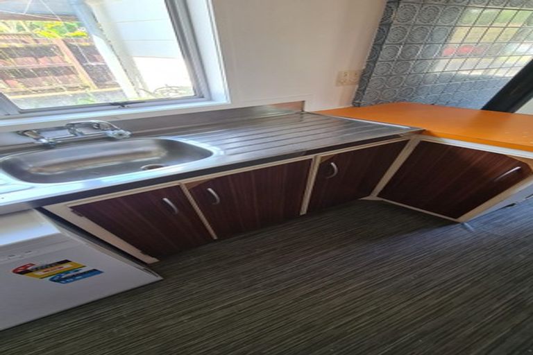 Photo of property in 28 Glynnbrooke Street, Te Atatu South, Auckland, 0610