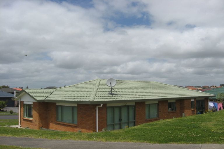 Photo of property in 2 Eloise Place, Clendon Park, Auckland, 2103