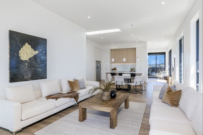 Photo of property in 5/14 Tamariki Avenue, Orewa, 0931