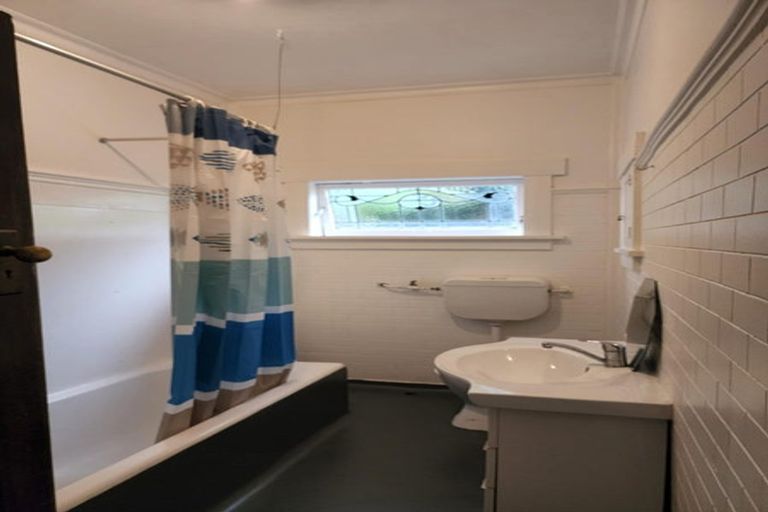 Photo of property in 100 Nairn Street, Mount Cook, Wellington, 6011