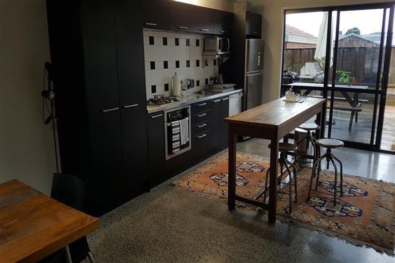 Photo of property in 57 Morley Street, New Plymouth, 4310