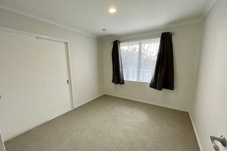 Photo of property in 30 Pitt Avenue, Clendon Park, Auckland, 2103
