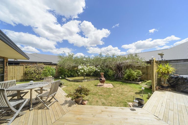 Photo of property in 17 Liberty Grove, Kelvin Grove, Palmerston North, 4414