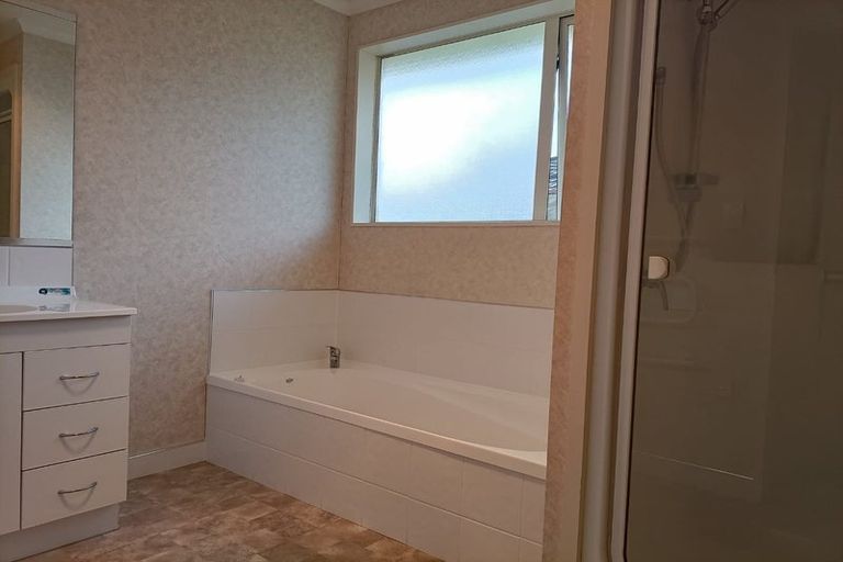 Photo of property in 7a Collie Road, Pukekohe, 2120