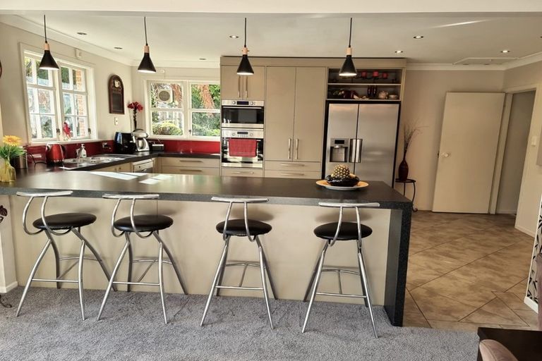 Photo of property in 14 Freemans Way, Pinehaven, Upper Hutt, 5019