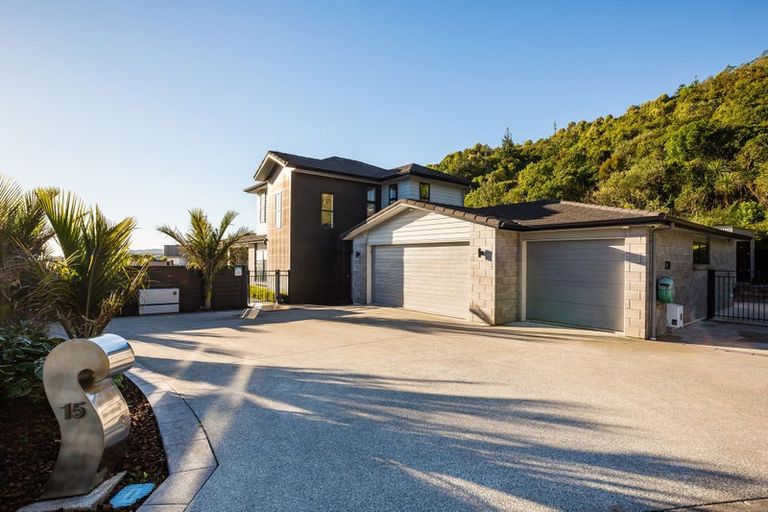 Photo of property in 15 Glenorchy Way, Aotea, Porirua, 5024