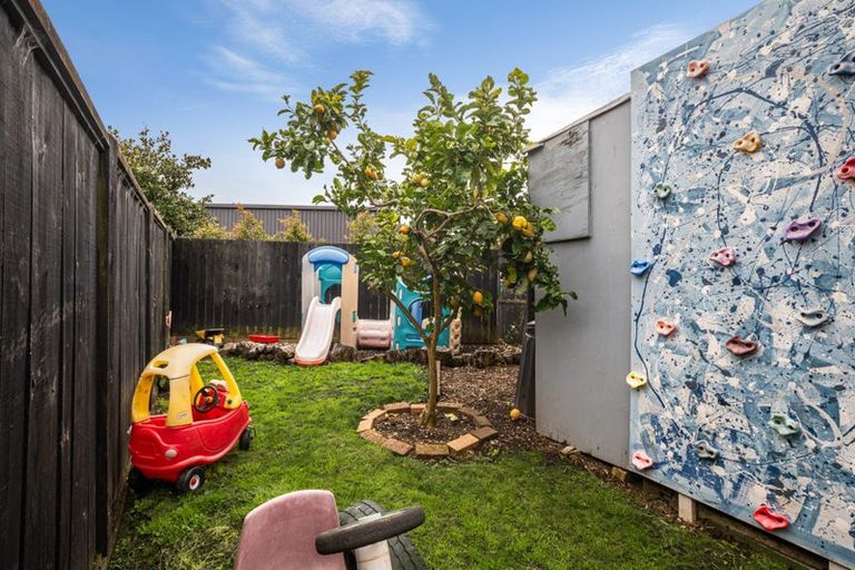 Photo of property in 2/23 Miller Road, Mangere Bridge, Auckland, 2022
